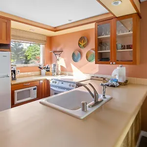  Holiday home Bamboo Suite, 1 Bedroom, Sleeps 4, Pool & Bbq, Pre-Renovation Summer Sale United States